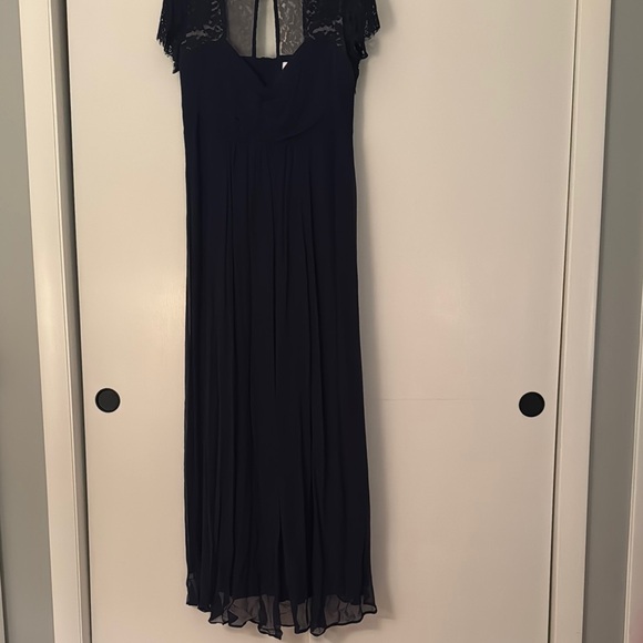 Elegant Navy Lace Dress - Picture 4 of 5